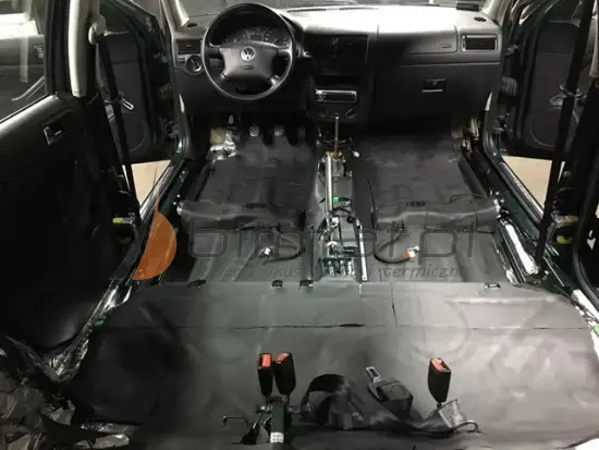 wygłuszenie podłogi samochodu